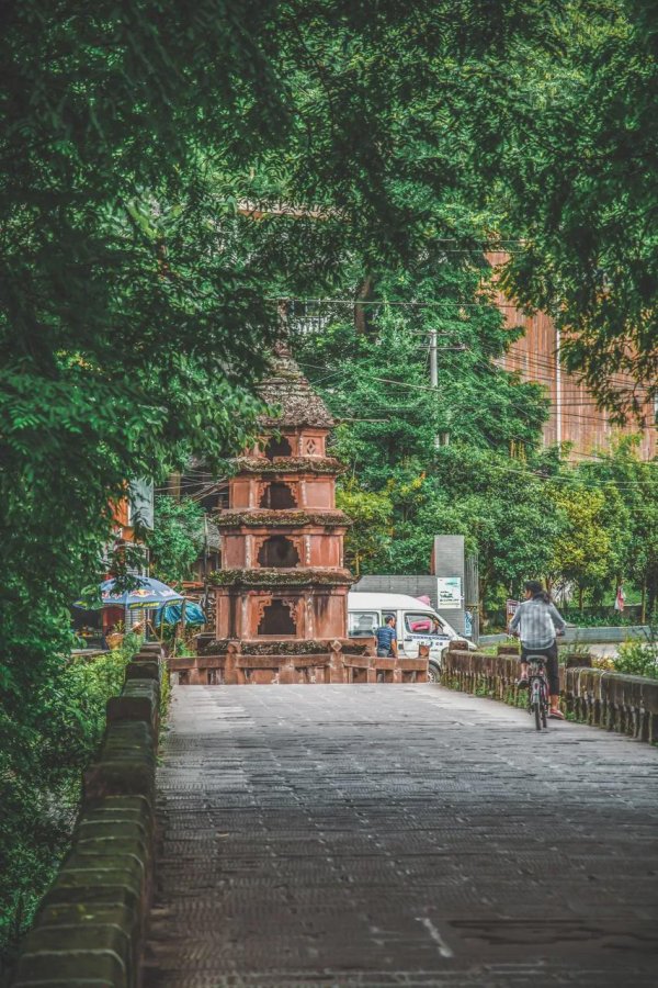 配资官网平台 中国最佛系的安逸小城，包揽半个川西的美景，比成都便宜，比乐山人少，想辞职来养老！