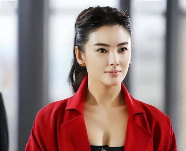配资机构网 娱乐圈5位女星情史盘点，各有各的爱情态度，敢爱敢恨活成人生大女主